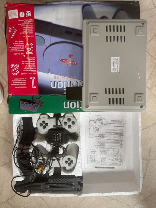 Consola retro game station ,,The Poly Machine''