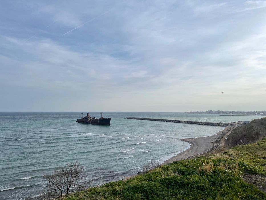 Vand studio/garsoniera in prima linie la mare cu vedete frontala.