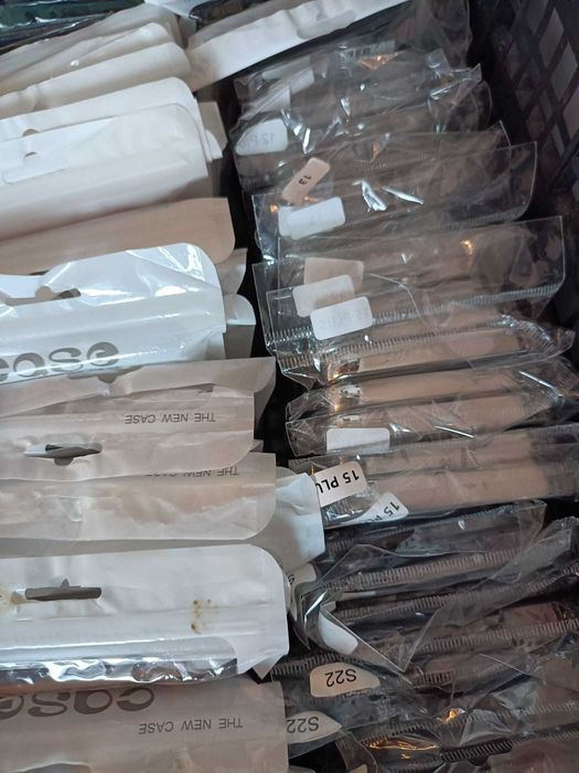 Lot huse pentru telefon si diferite accesorii