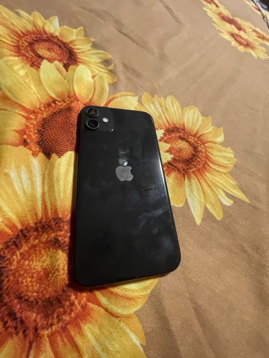 Vand iphone 11 spart pe exran cand doar la pose