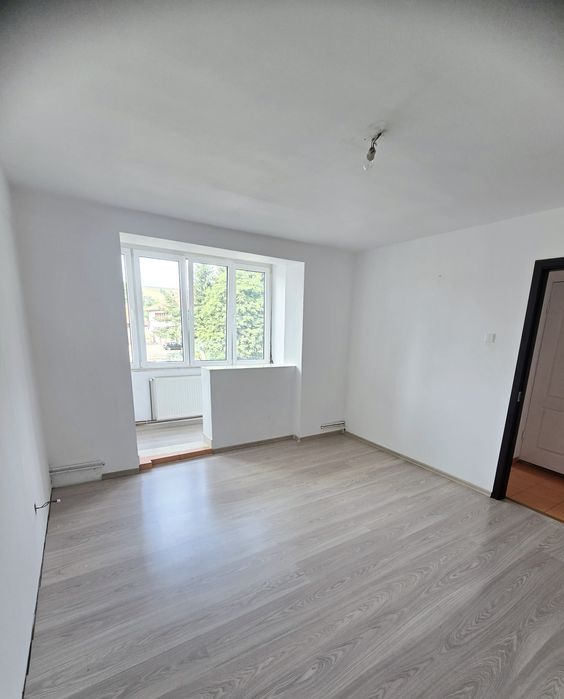 De vânzare apartament 3 camere Toplița, str. Gării