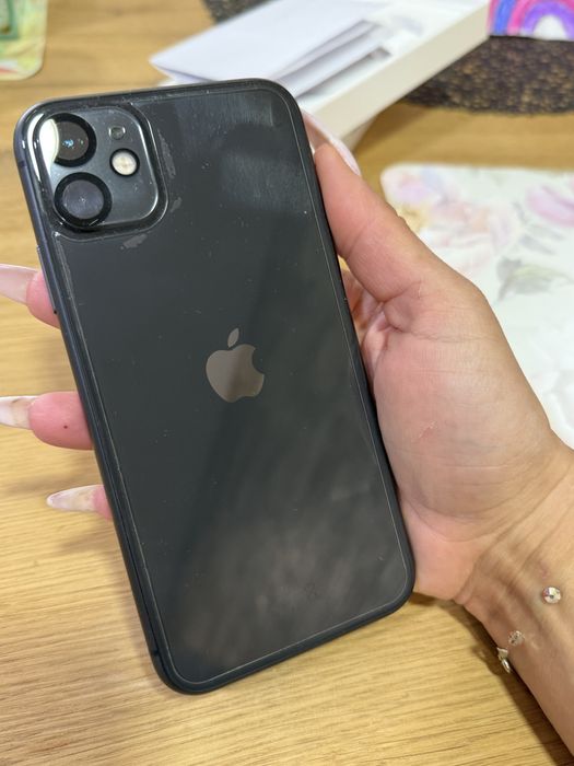 Продавам Iphone 11 64GB памет