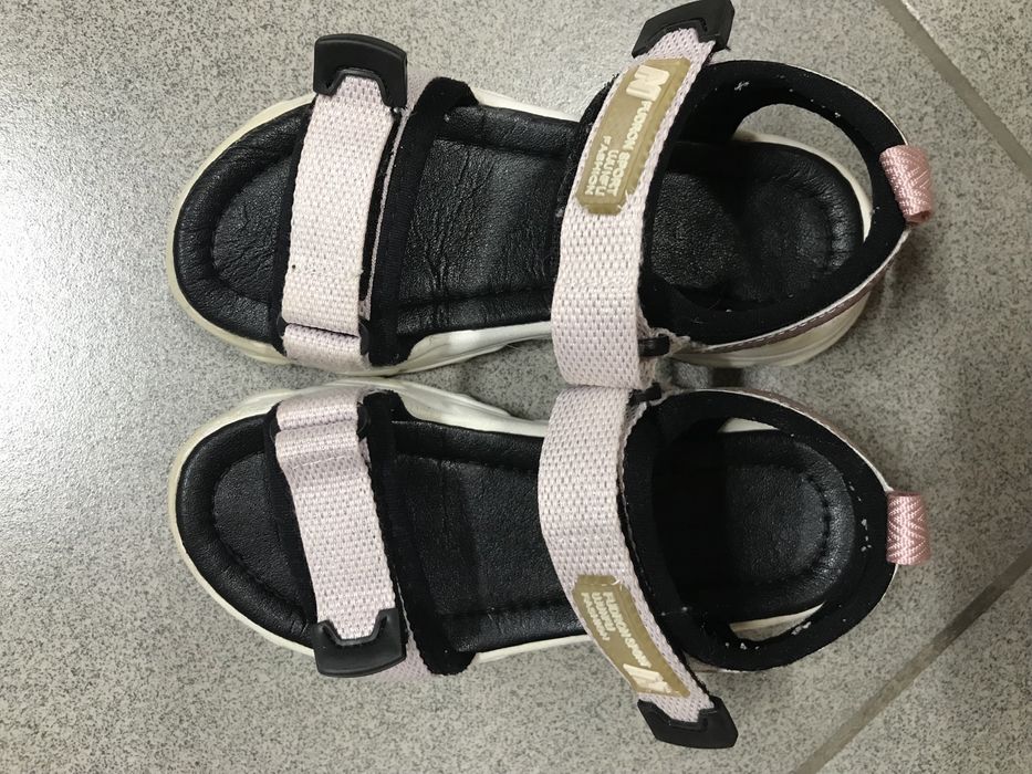 Продам сандали для девочки.