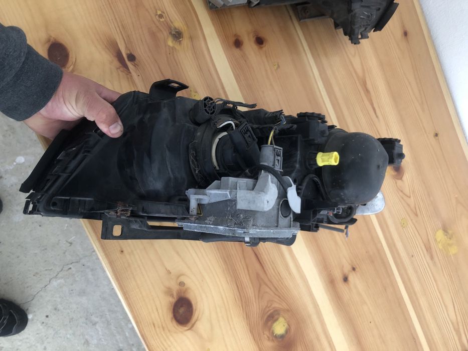 оригинални фарове за BMW E46 с лупа и ксенон