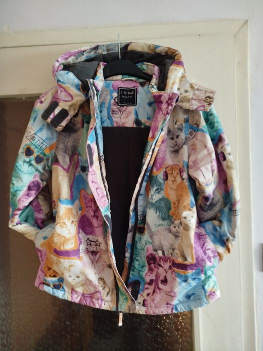 Продавам детско яке за момиче.Цена20лв.