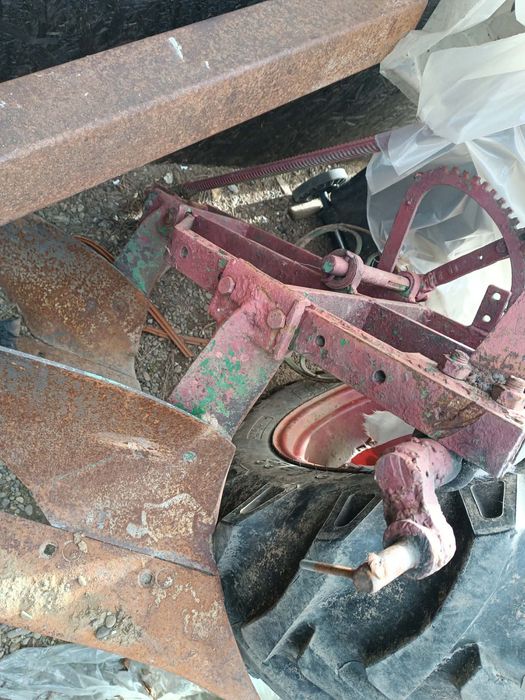 Tractor Fiat 315  de vanzare cu mici defecte + plug