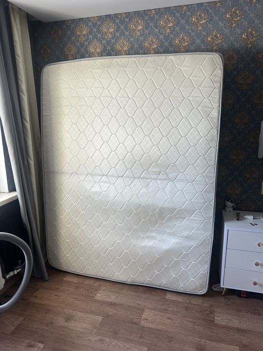 Матрас 160*200 использовался год