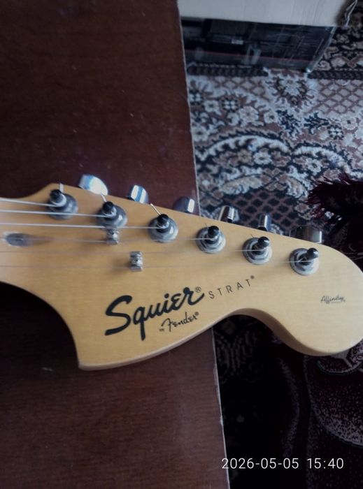 Электрогитара Squier strat