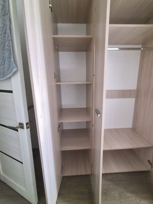 Шкаф-шифонер в отличном состоянии,