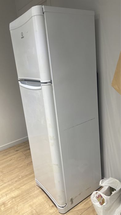 Холодильник Indesit
