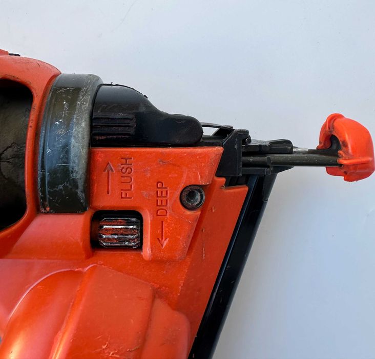 Paslode iM65А - Акумулаторен такер за дърво!