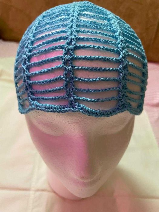 Вязанные шапочки ручной работы