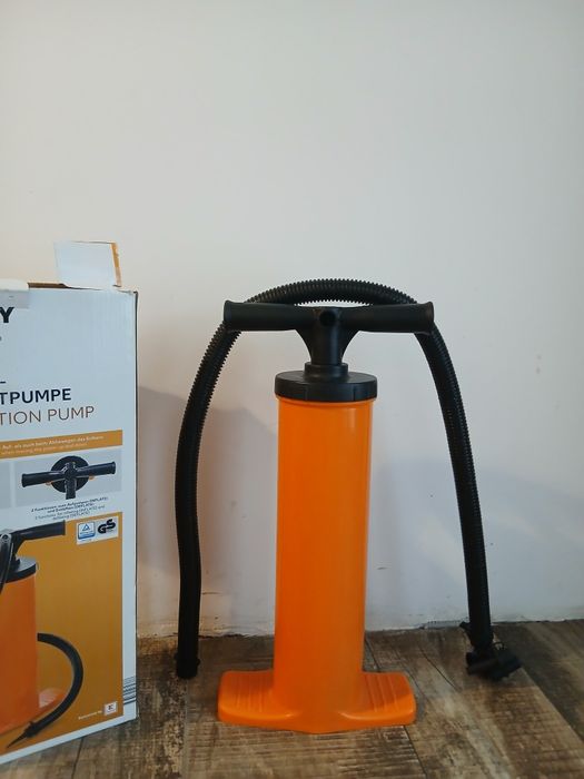 Vând pompa pentru saltele gomflabile