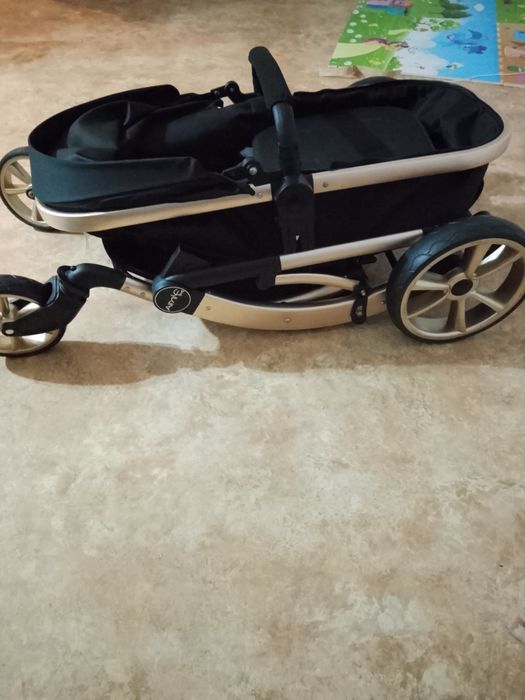 Продам коляску срочно
