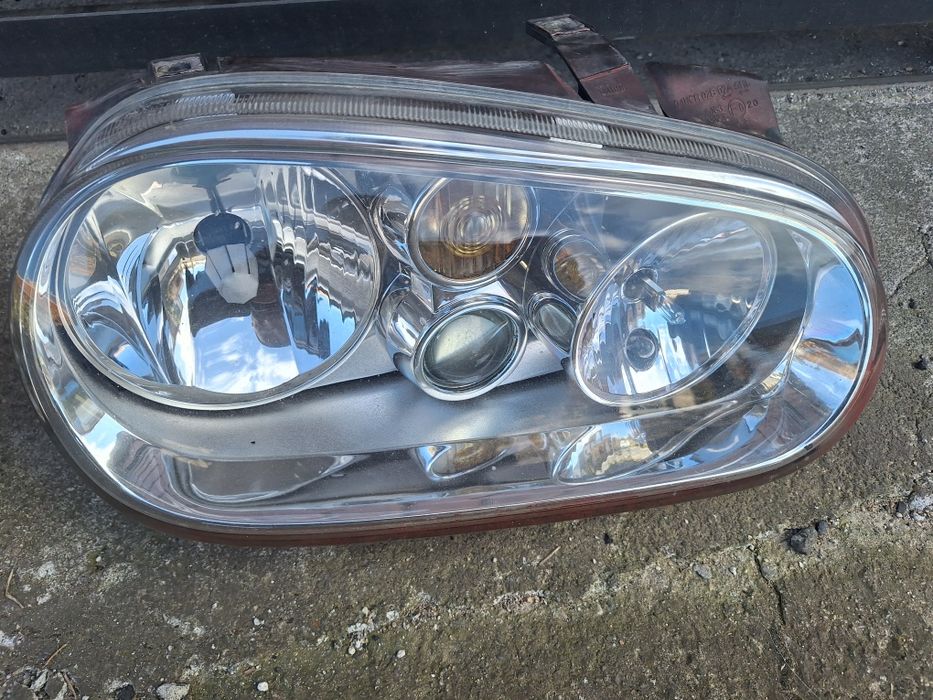 Оригинални фарове с лупи за голф.Имам и без лупи  с ангелски очи...