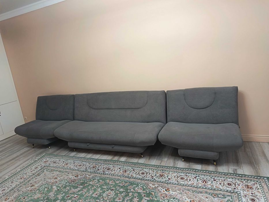 Продам диван с двумя креслами