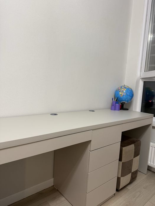 новый стол для школьников