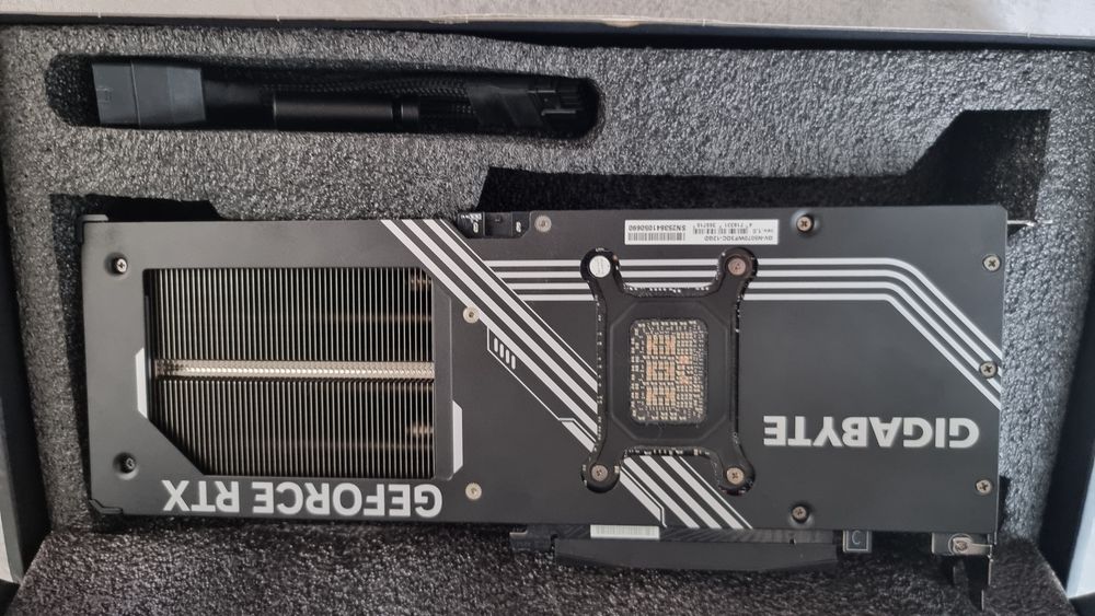 Placa video Gigabyte  RTX 5070 WINDFORCE OC SFF