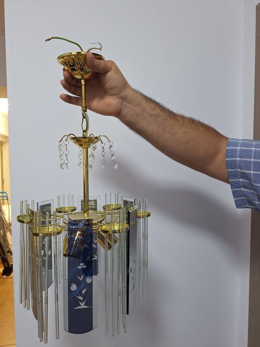 Lustra moderna cu elemente de cristal