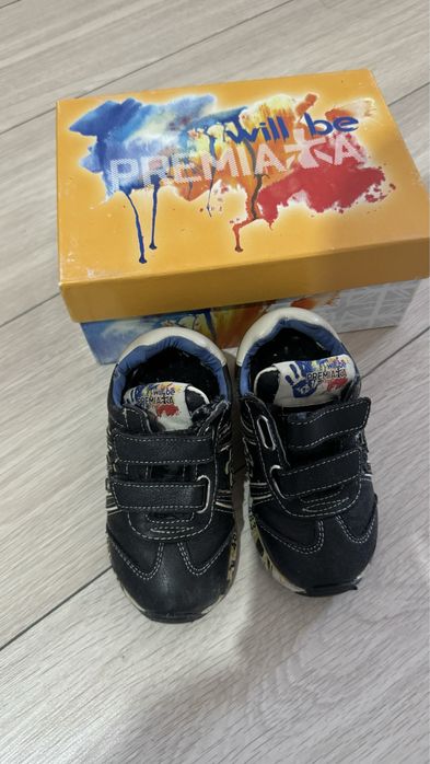 Продам детскую обувь