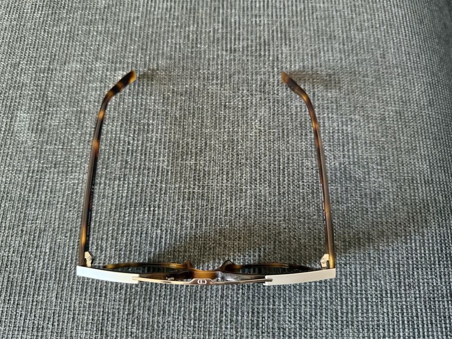 Ochelarii de soare DIOR