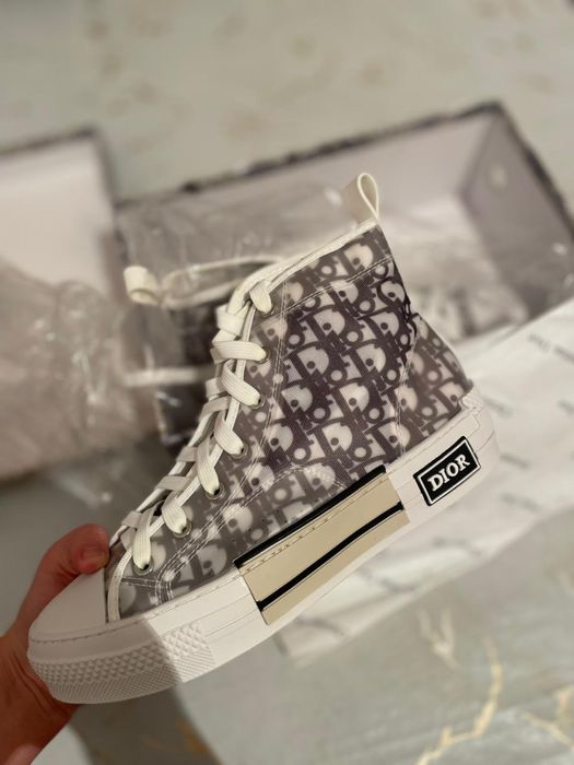 продам кроссовки dior