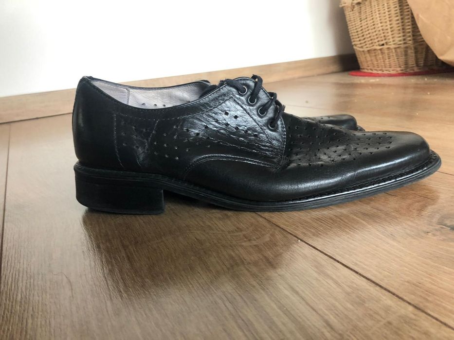 Vând 2 perechi de pantofii pentru MAI