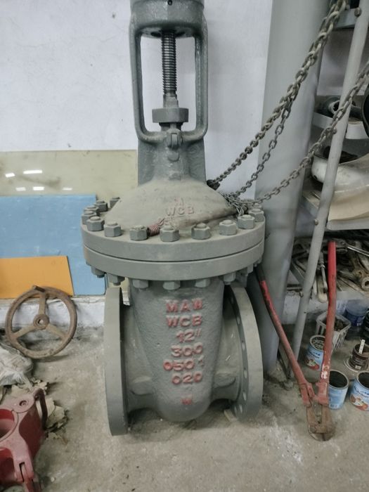 Продам задвижку 300