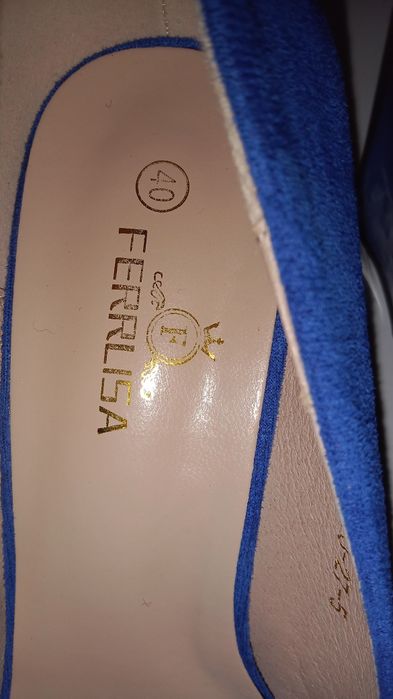 Продаю туфли новые