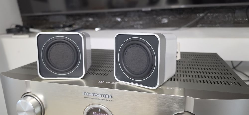 Sateliti Cambridge Audio Minx Min 10 cu suporti perete.