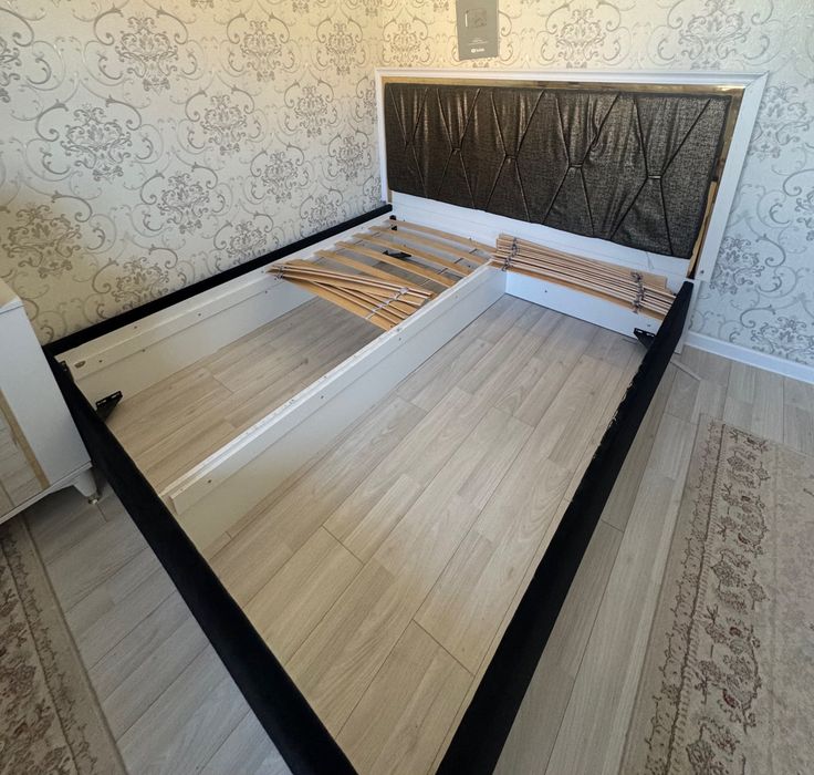 Кровать с тумбочкой