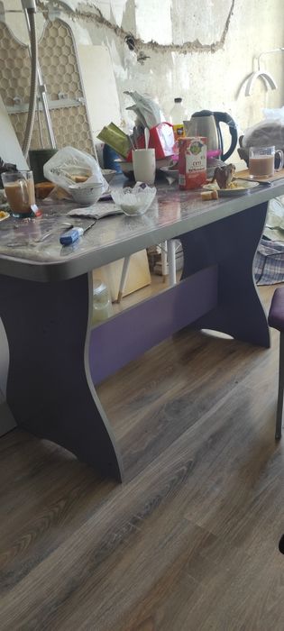 Стол и мини диван