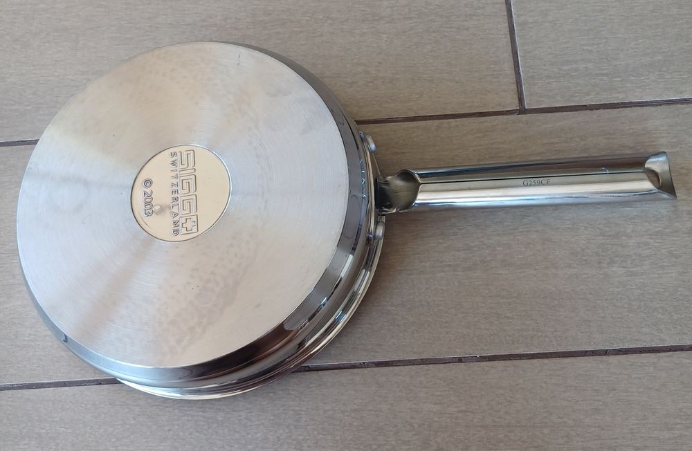 Tigaie inox cu suprafata antiderapanta 20 cm