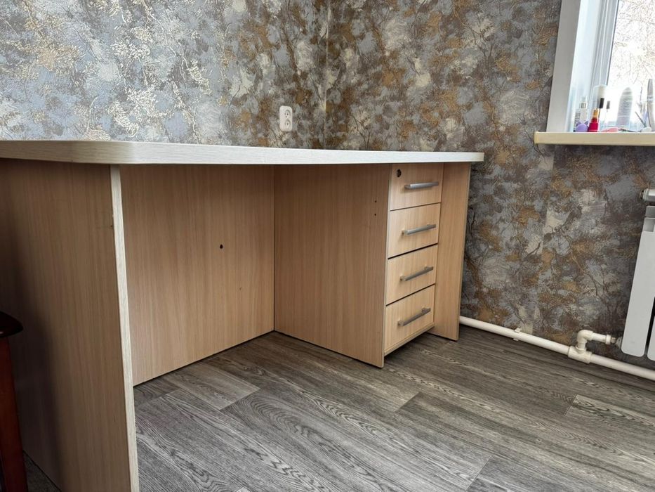 Продам офисный стол