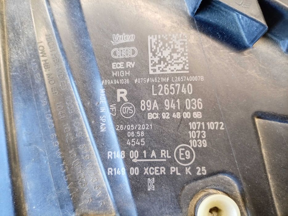 Audi Q4 два десни фара