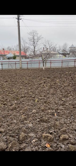 Vând casă cu teren 1000mp