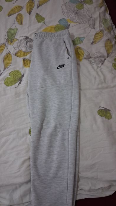 Pantalni nike in stare perfecta da bea utilizate