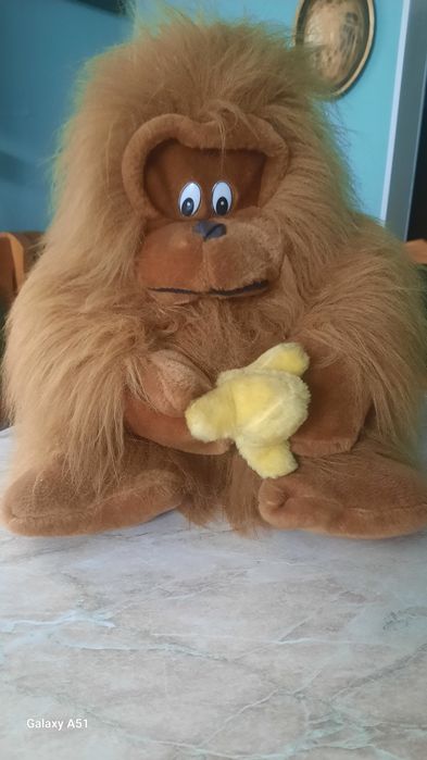 Игрушки мягкие, большие.