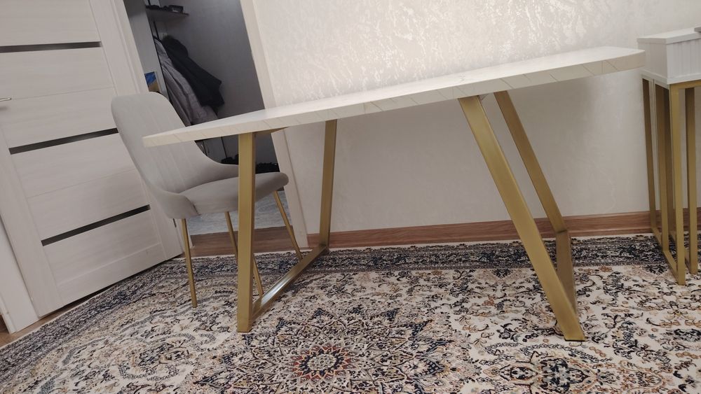 Продам стол 1.5*90