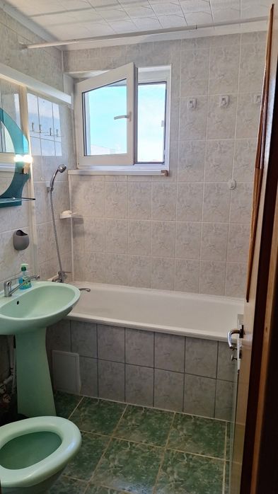 Vand apartament 2 camere, semidecomandat, zona Nanterre, Calea Bucuresti