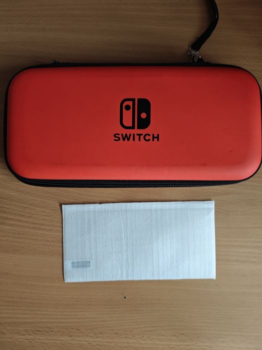 Продам Nintendo switch oled 128gb + чехлы