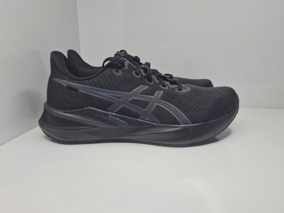 Маратонки Asics NovaBlast 4

Чисто нови с кутия.

Размер 41.5 стелка 2