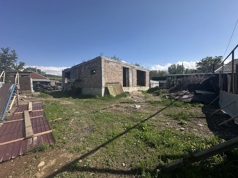 Продам два дома на одном делимом участке