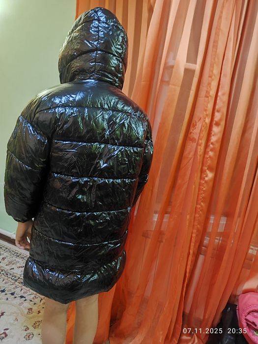 Продам зимние куртки для девочек