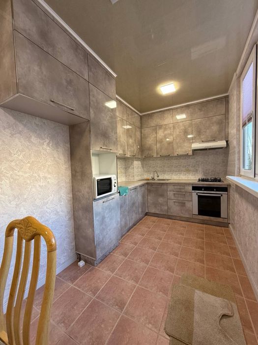 3/3/4 Генерала Петрова, Овир , 77 серия кирпич 75м2 мебель техника