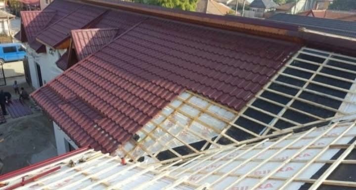 Reparati acoperisuri si modificari acoperisuri montaj tigla metalica