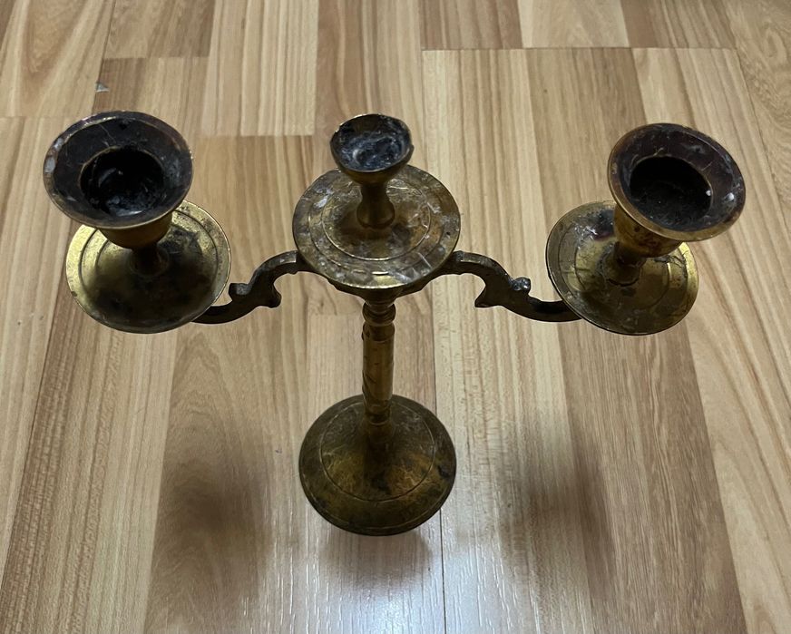 Месингов свещник и меден поднос