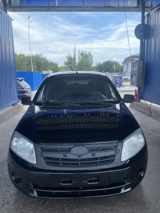 Продаю машину Lada Granta