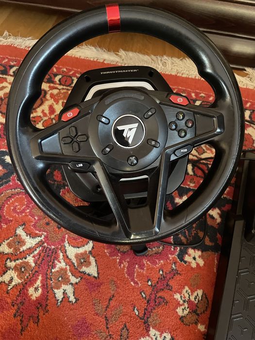 Volan thrustmaster + pod pedalier 3 pedale