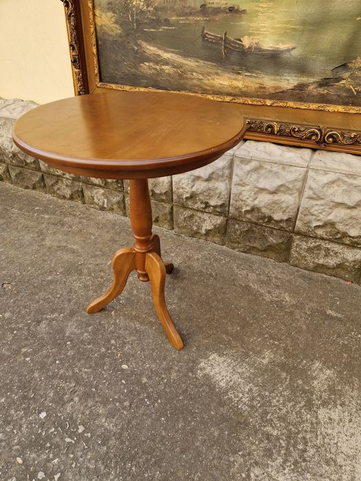 Чудесна антикварна немска масичка масив